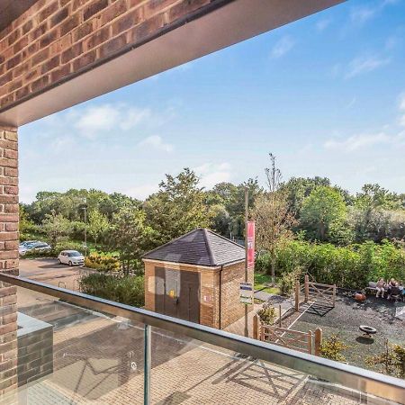 Modern 1 Bedroom Apartment With Parking In Colindale, London Edgware Bagian luar foto