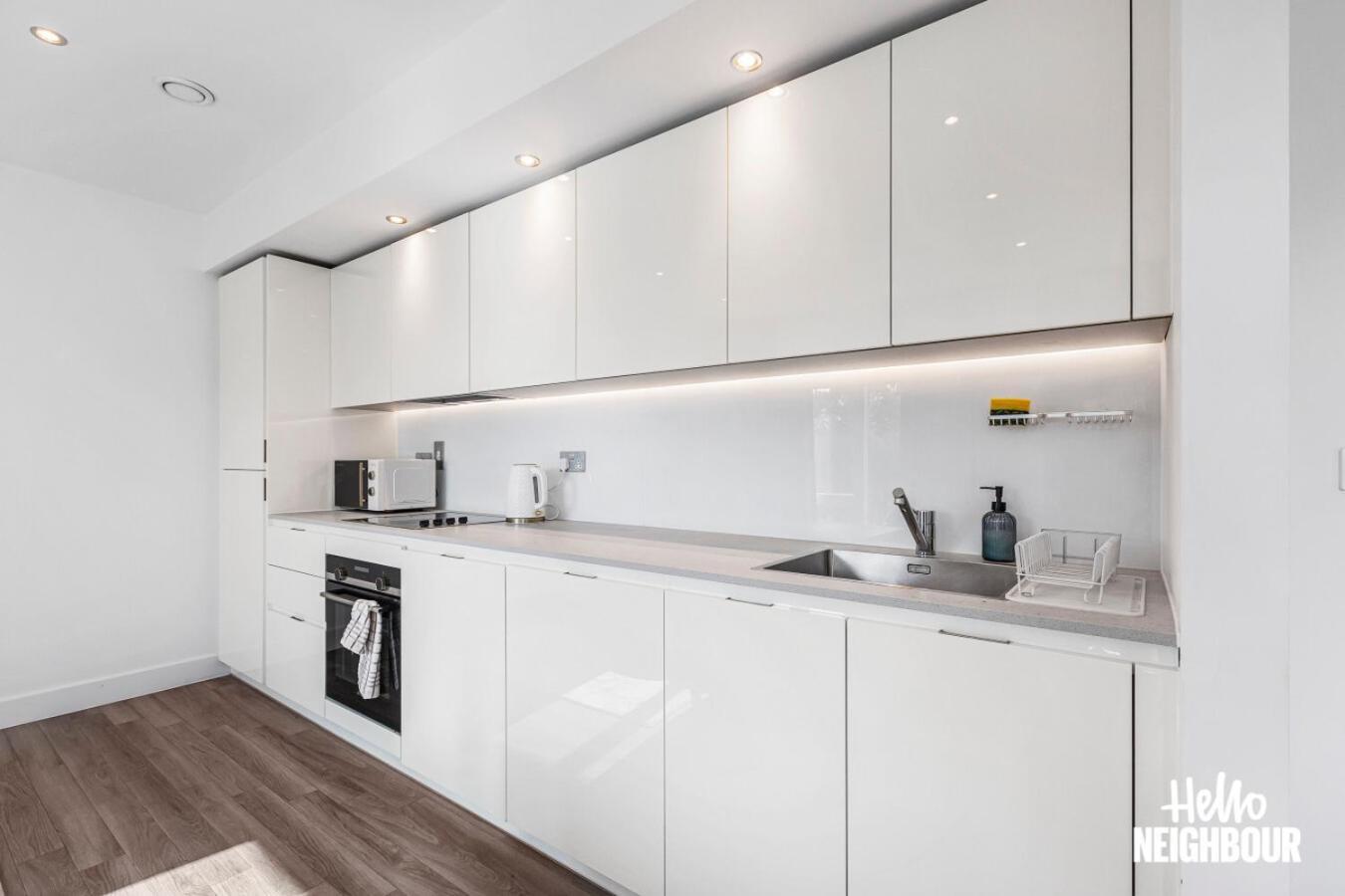Modern 1 Bedroom Apartment With Parking In Colindale, London Edgware Bagian luar foto