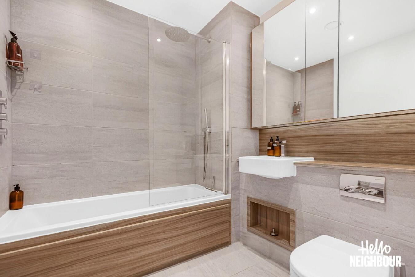Modern 1 Bedroom Apartment With Parking In Colindale, London Edgware Bagian luar foto