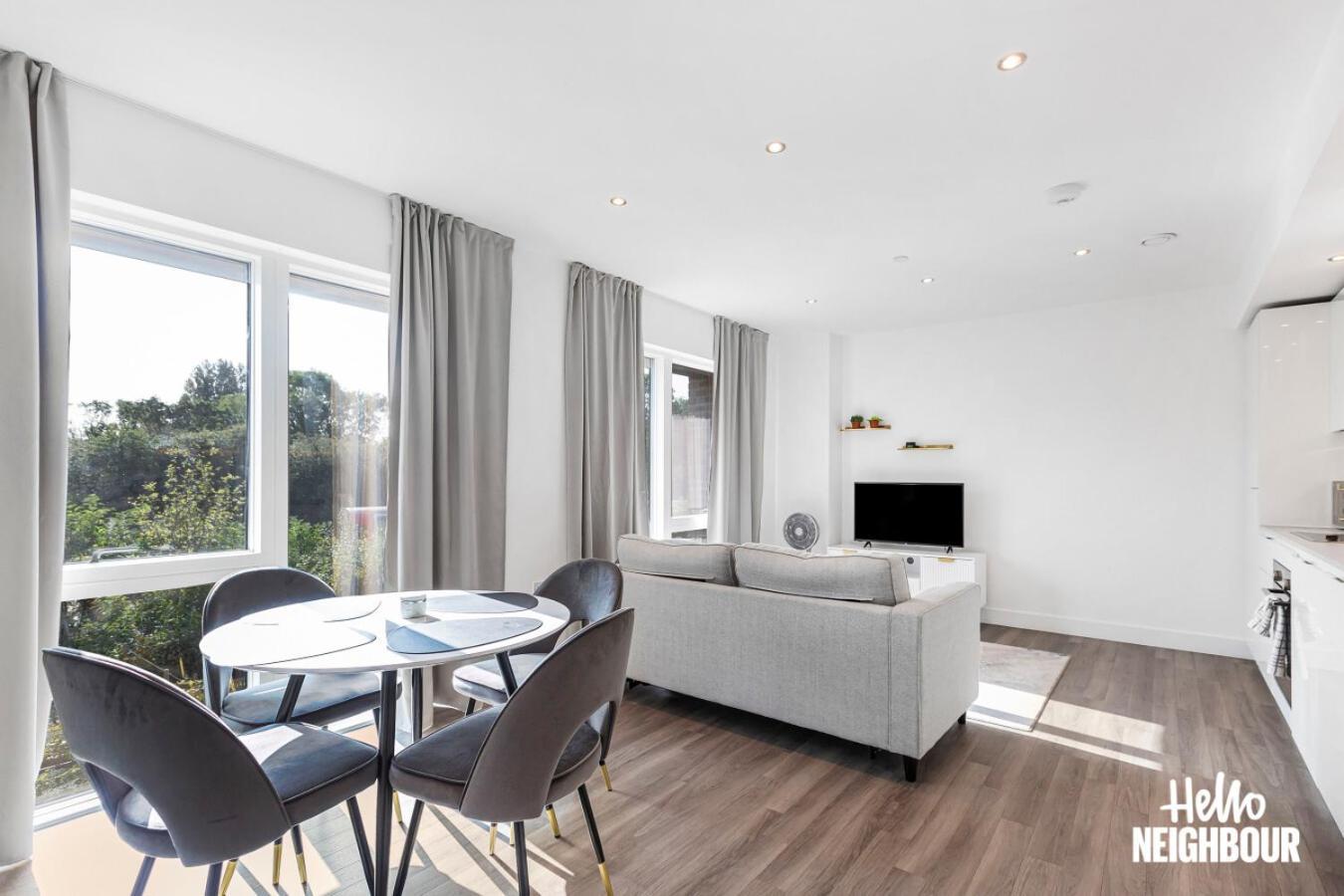 Modern 1 Bedroom Apartment With Parking In Colindale, London Edgware Bagian luar foto